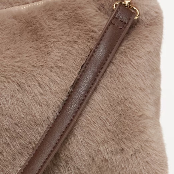 Brown Faux Fur Shoulder and Crossbody Bag Nice Size Bag New With Tags - Picture 3 of 4